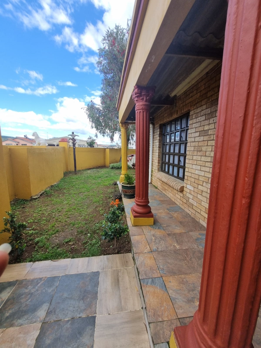 4 Bedroom Property for Sale in Kwa Nobuhle Eastern Cape